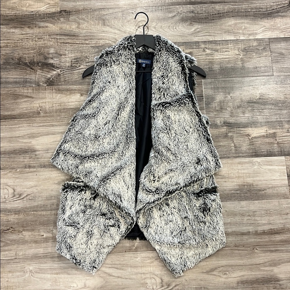 Democracy Faux Fur Vest in Black and Gray | Medium